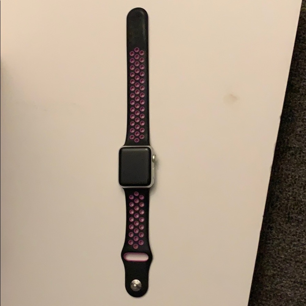 Apple Watch 3 Series / GPS only .